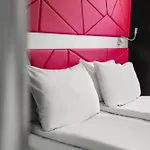 Prize By Radisson, Xhibition