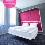 Hotel Prize By Radisson, Xhibition